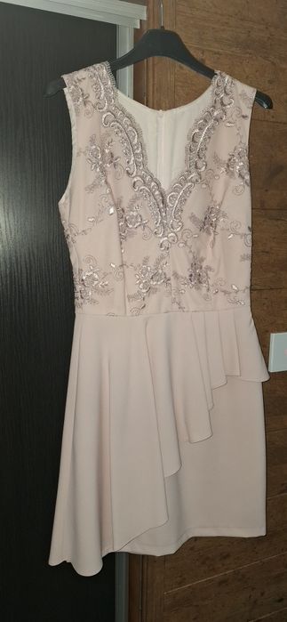 Sprzedam elegancka sukienke 36rozmiar