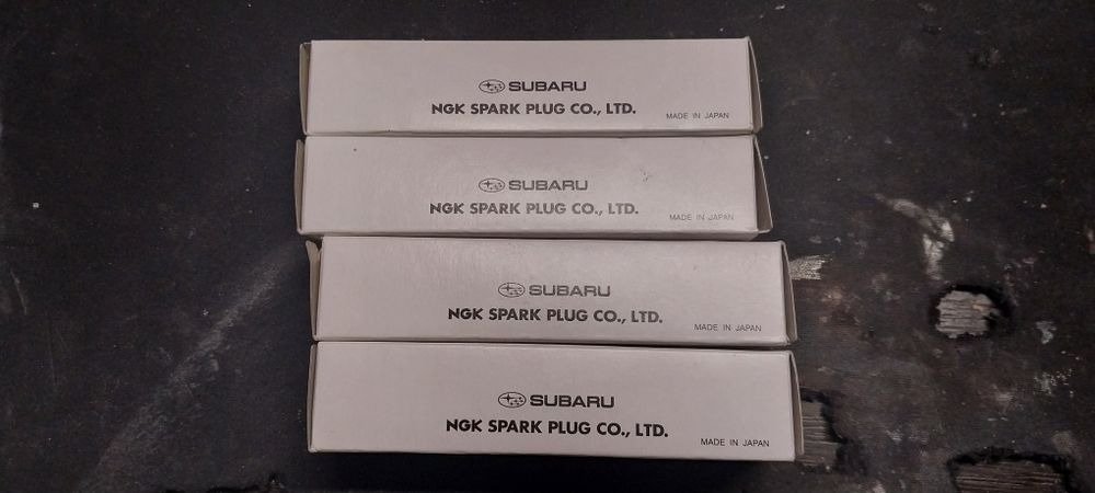 Продам автомобильные свечи NGK (22401AA920) оригинал, пробег 30к