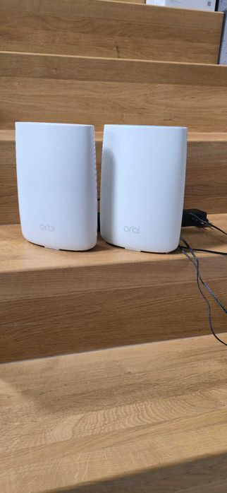 Router netgear orbi rbr50v2 + 1x Satelita RBR50S2
