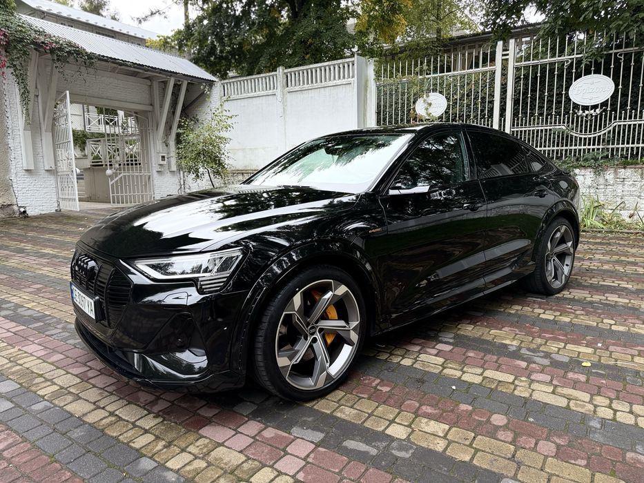 Audi E-Tron S Sportback (S line)