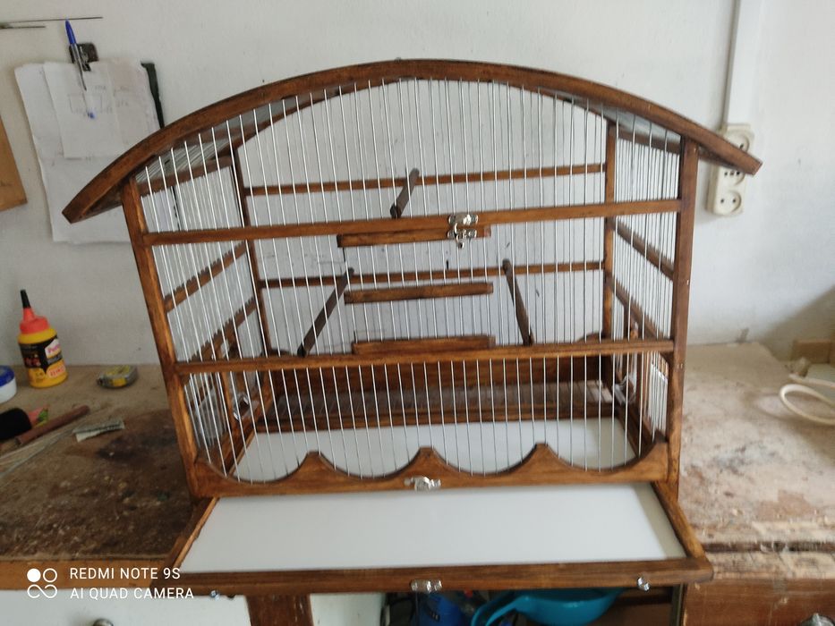 Gaiola artesanal com teto oval e ondas