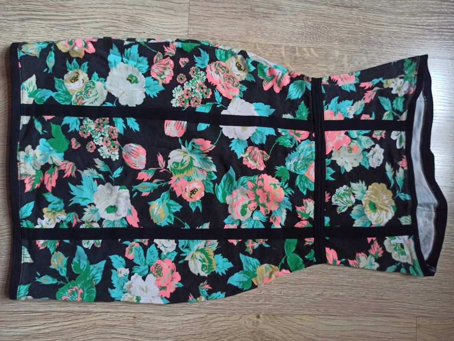 Sukienka odcinana pod biustem w kwiaty