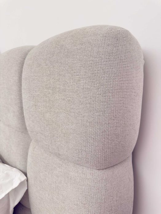 Cama casal com arrumação