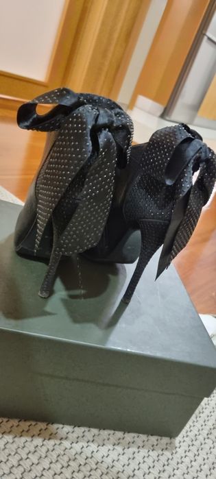 Botins em pele com Laços