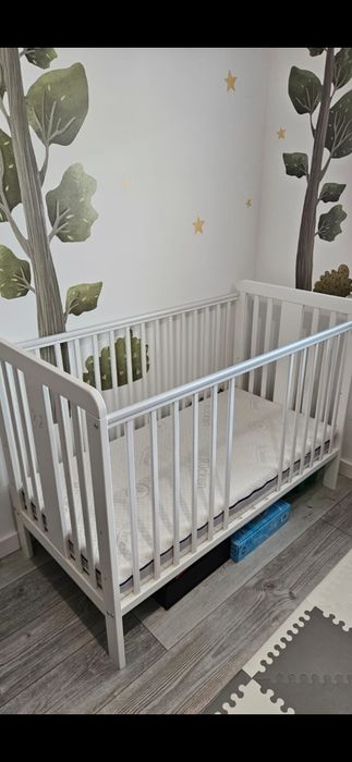 Łóżeczko drewniane +materac dla dzieci