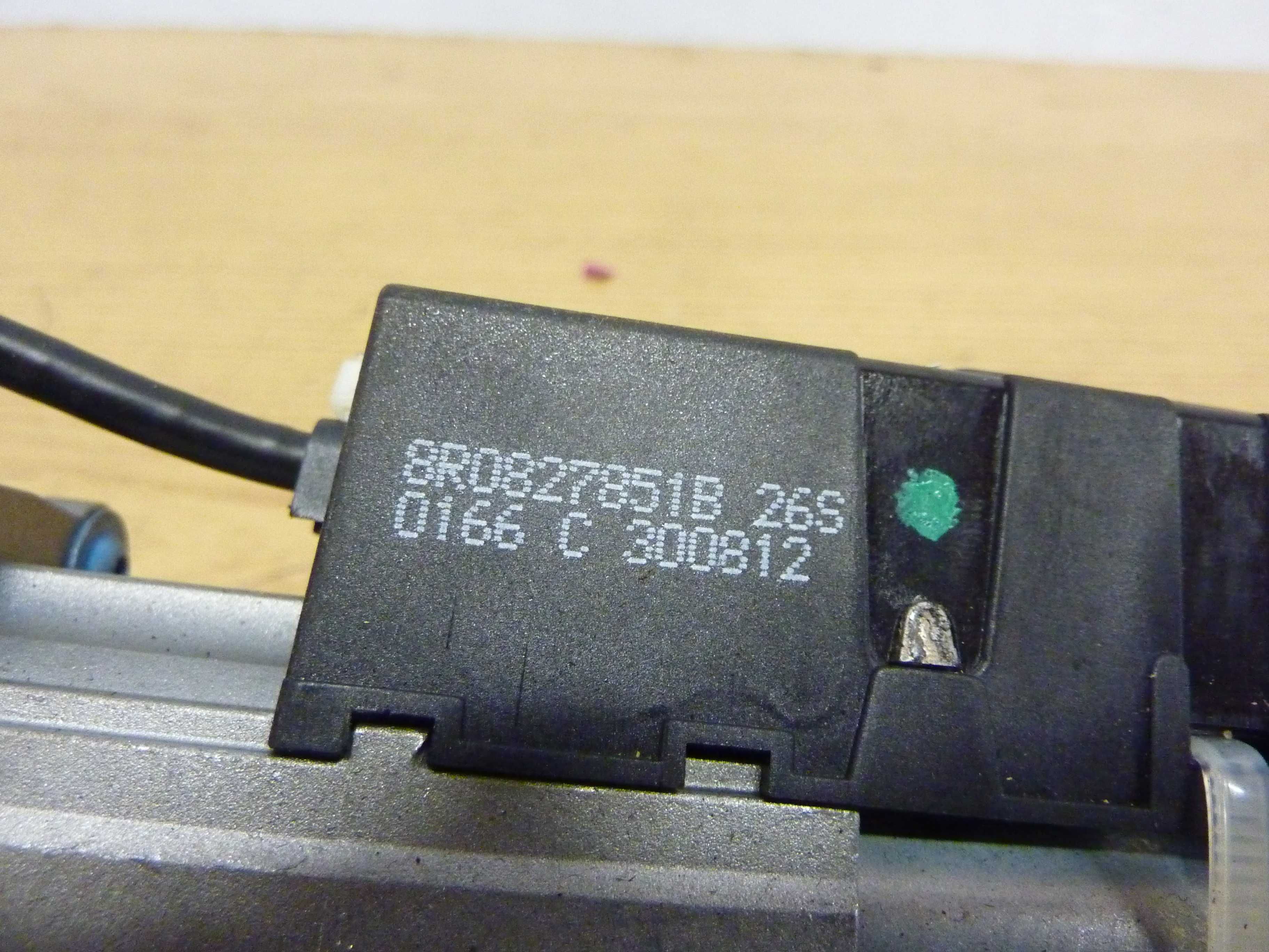 AUDI Q5 8R lift SIŁOWNIKI KLAPY ELEKTRYCZNEJ komplet 8R0.827851/852