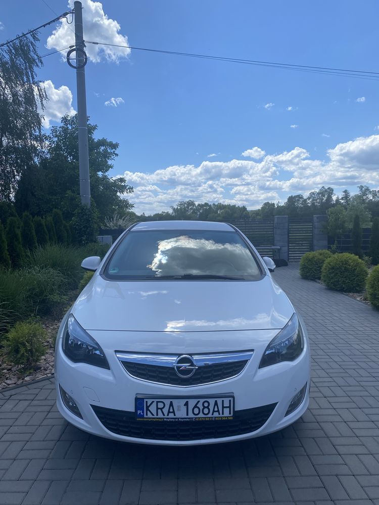 Opel astra 1.4 140 TURBO BENZYNA pakiet COSMO