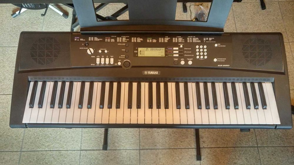 Keyboard Yamaha EZ-220 dynamiczna podświetlana klawiatura