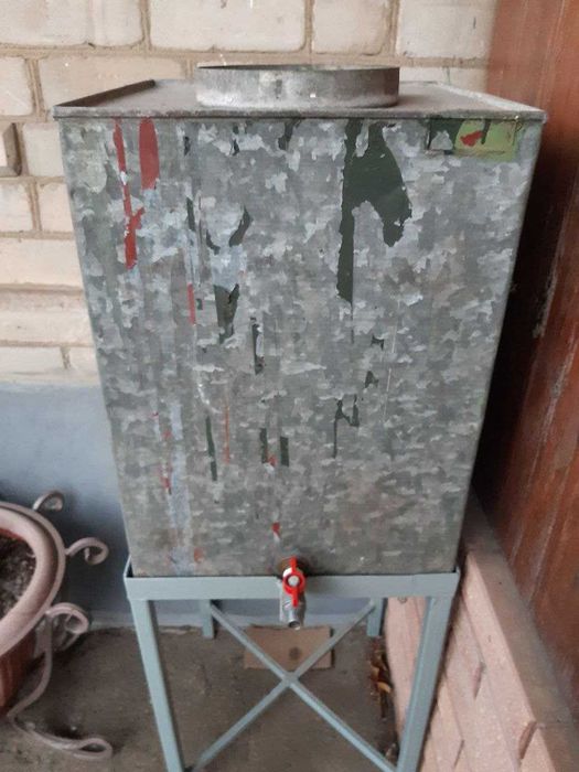 Емкость оцинкованная 110л с подставкой