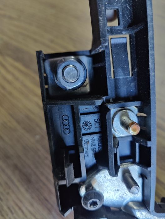 Audi A6 C6 klema pirotechniczna plusowa