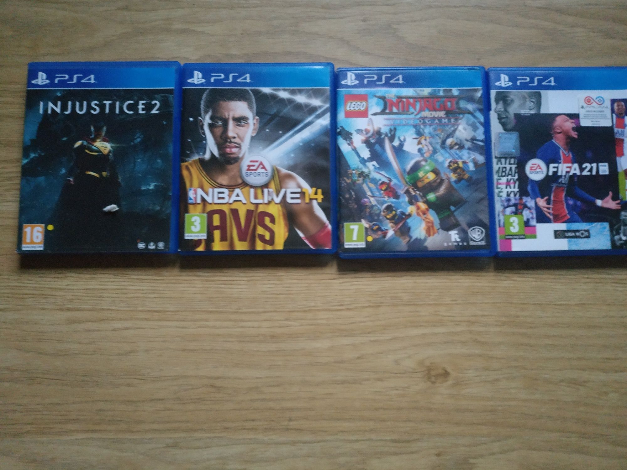 Vendo jogos PS4.