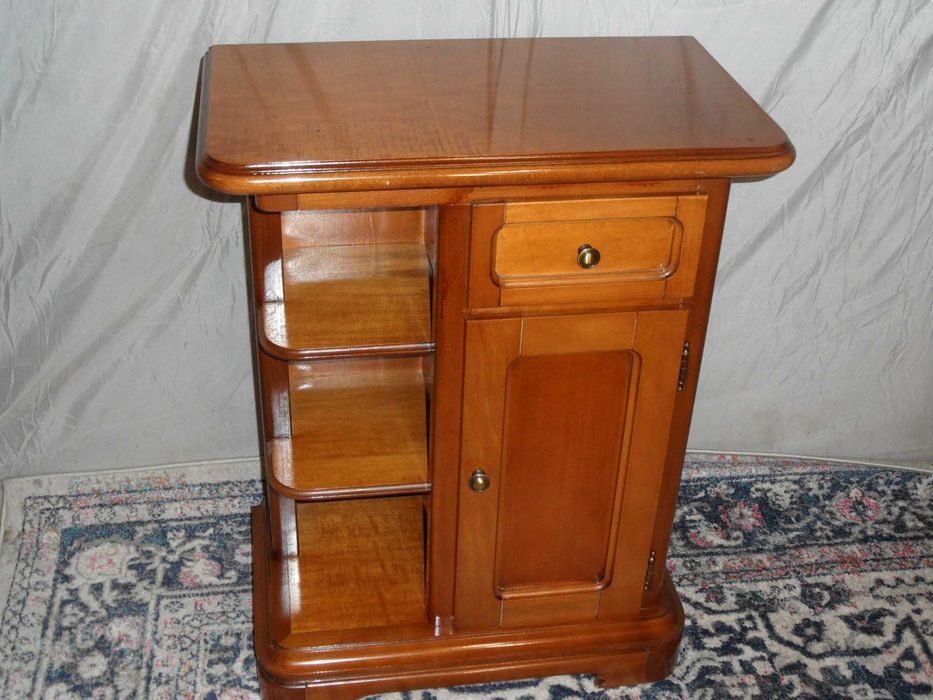 Komoda  Nakastlik Orzech  z Holandii