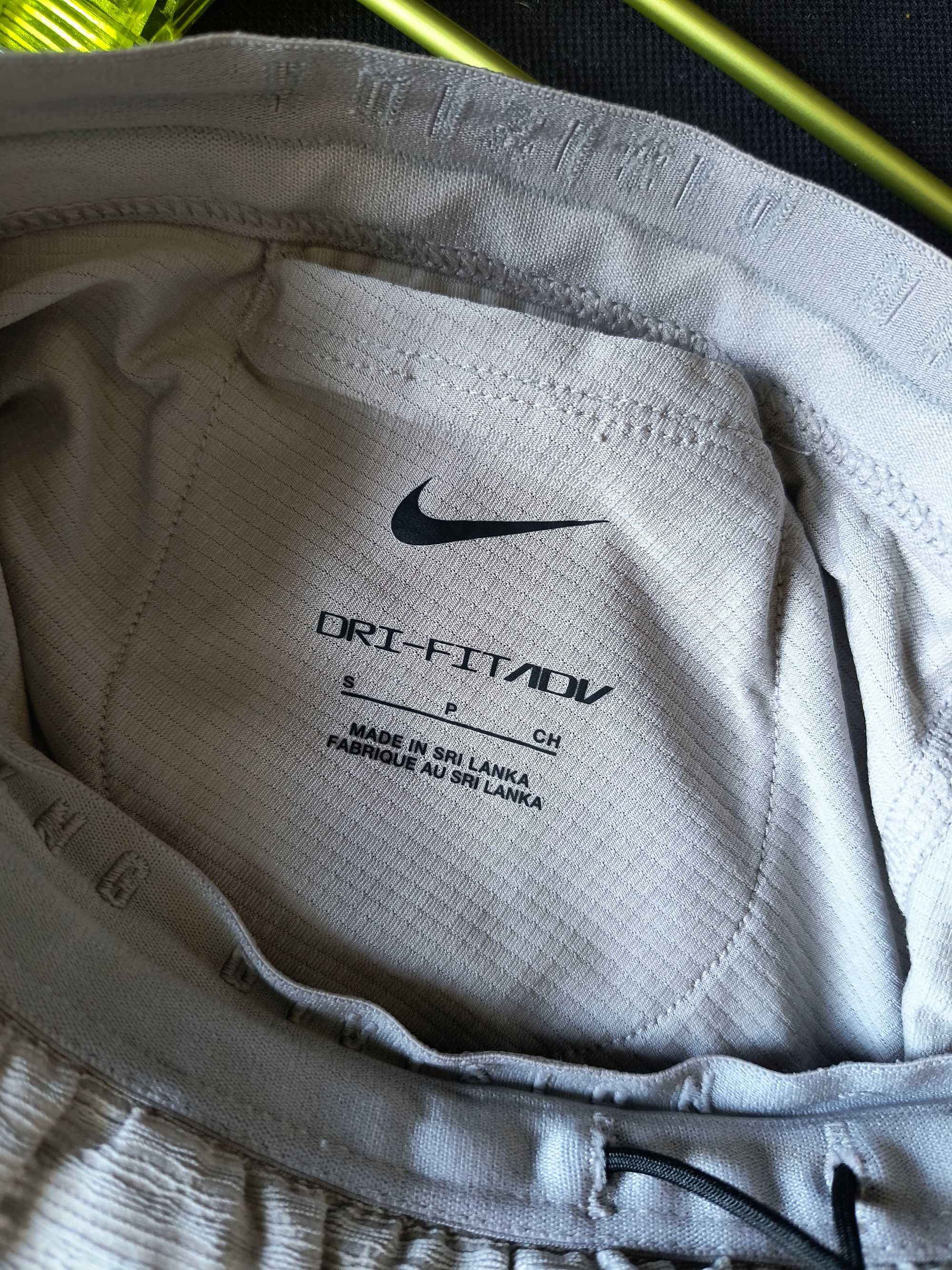 Бігові шорти чоловічі Nike Dri-FIT Run Division, Розмір S