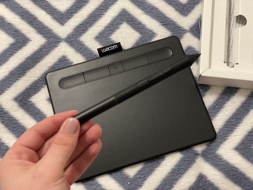 Графічний планшет Wacom Intuos small з Bluetooth чорний