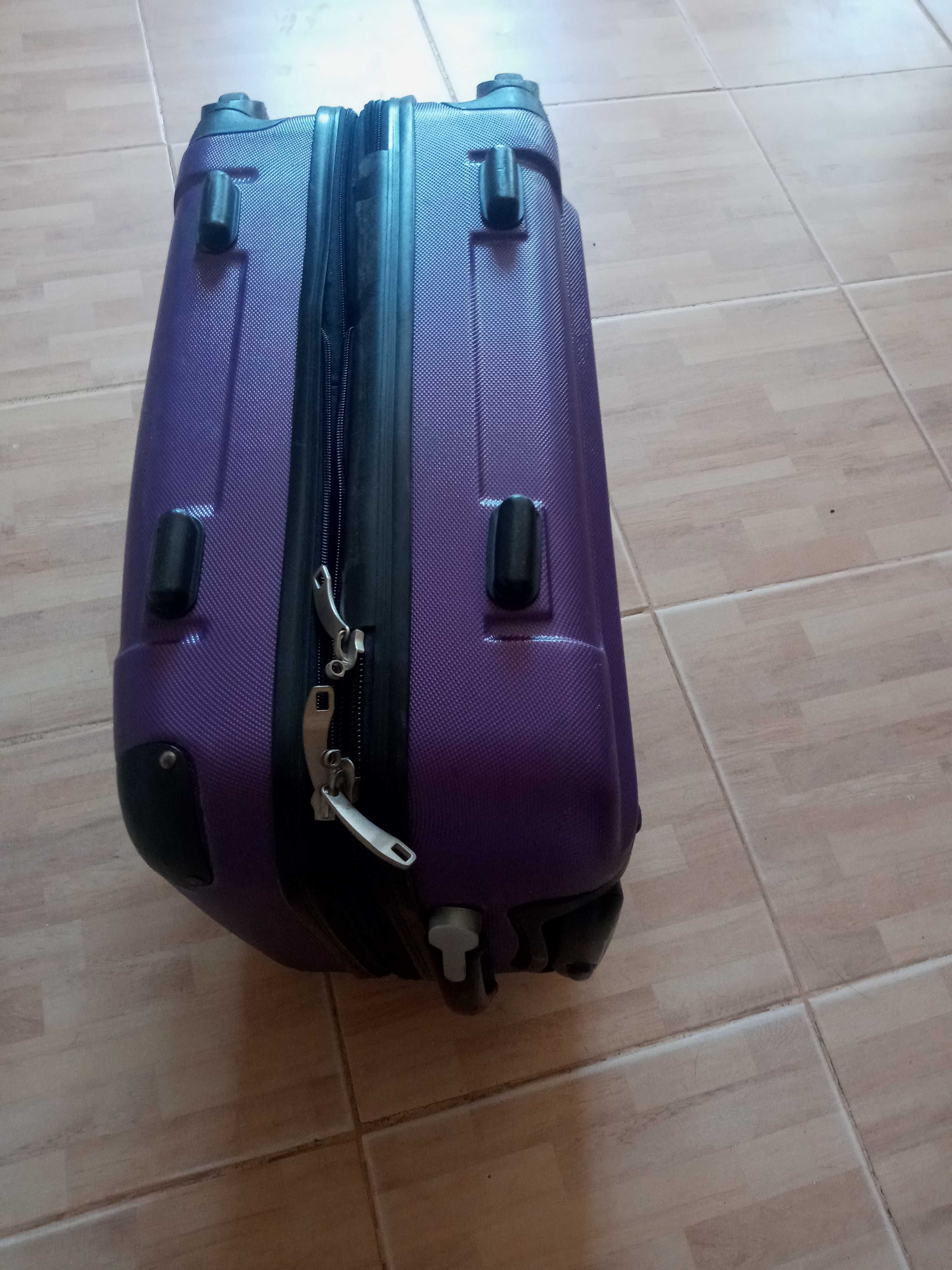 Mala de viagem rigida em otimo estado