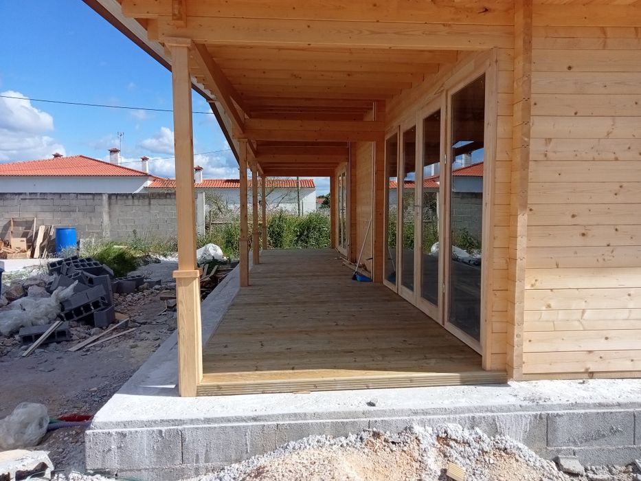 Montagem de casas pré fabricadas em madeira