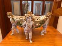 Porcelana alemã querubins e flores Schierholz
