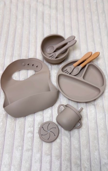 Набір дитячого силіконового посуду бежевого кольору