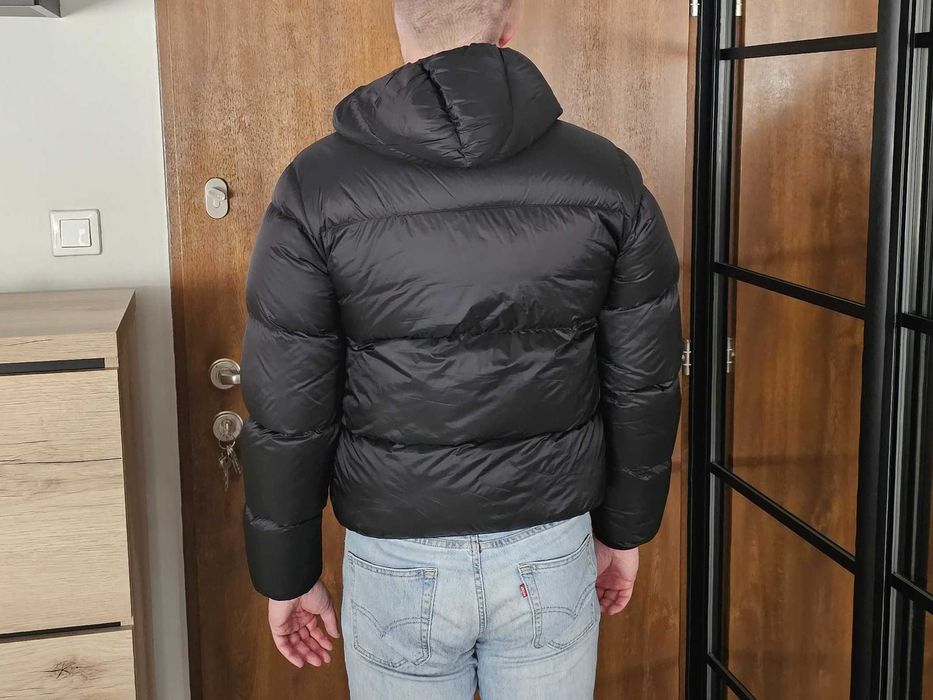 Czarna puchowa kurtka męska Emporio Armani (EA7) rozmiar M