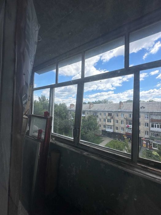 Продам 4  ком  кв  в  р-ні  Боевой  вул   Льотна  1     5/5 пан дома