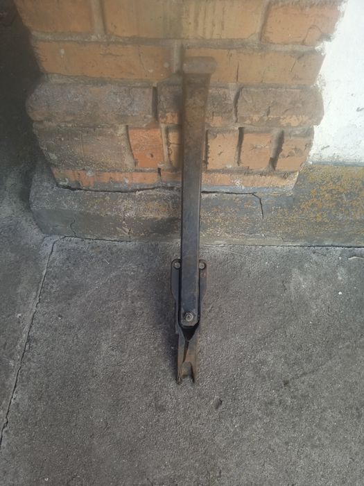 Стійка культиватора John Deere з кріпленням N237933