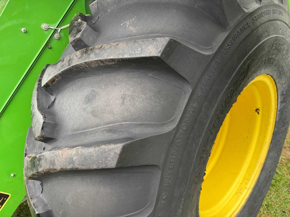 Є відеоогляд . Комбайн John deere 1065 Джон дір з кондиціонером.