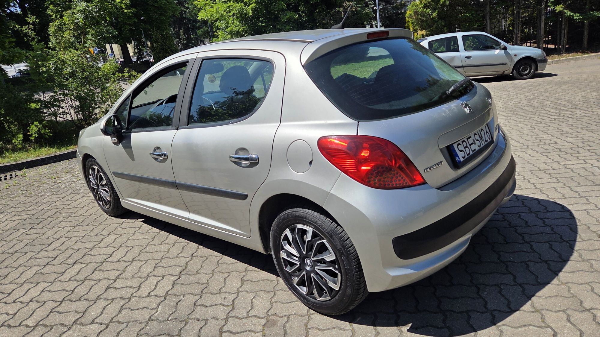 Peugeot 207 1.4 75 KM Salon