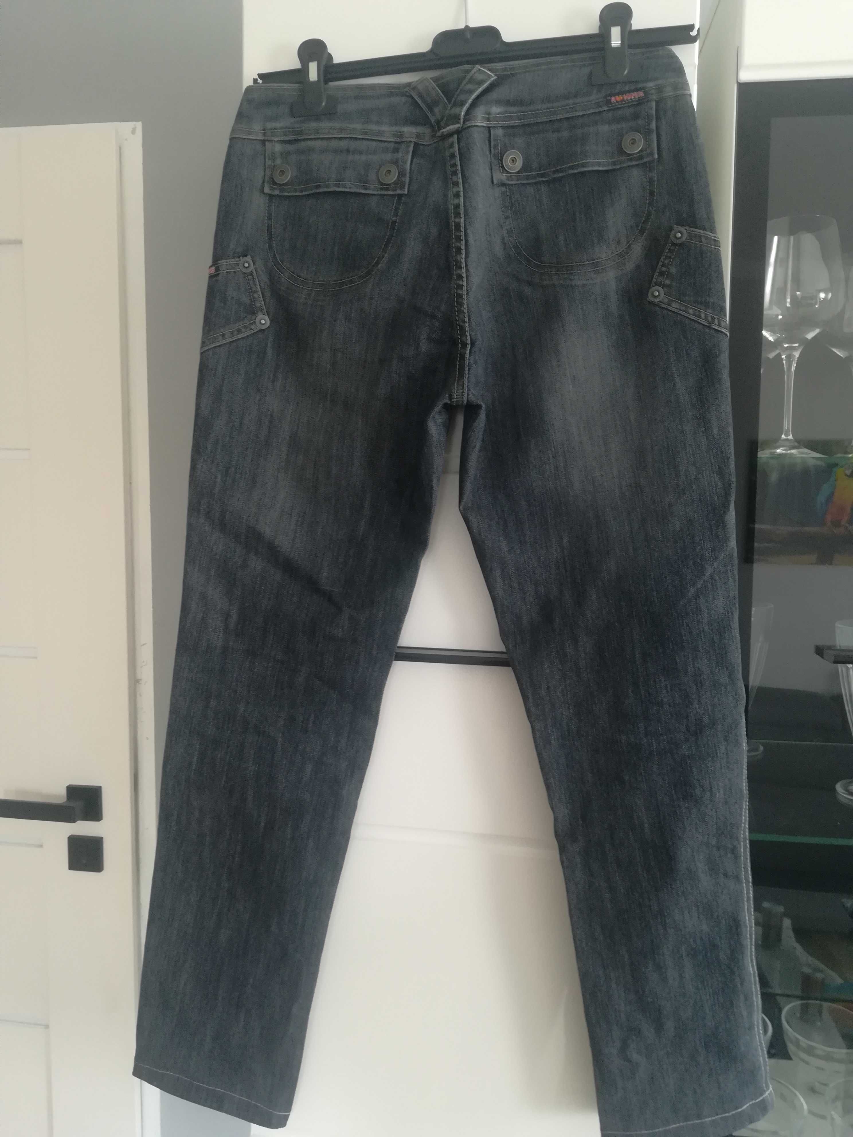 Spodnie jeansowe porządny jeans cieniowane S/M