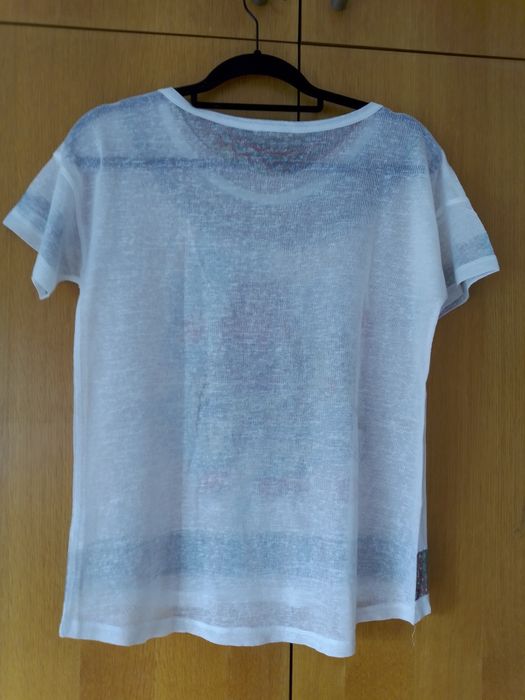 Várias camisolas em malha