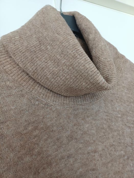 Massimo Dutti wełniany golf oversize beżowy wełna sweter z golfem