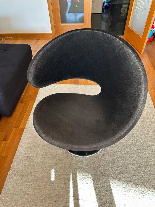 Cadeira Giratória de Design Preta – Moderna e Confortável