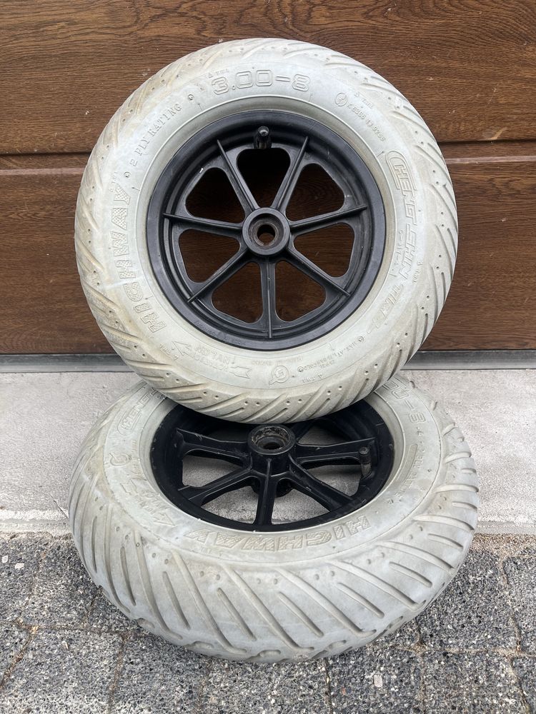 Opony z detkami 3.00-8