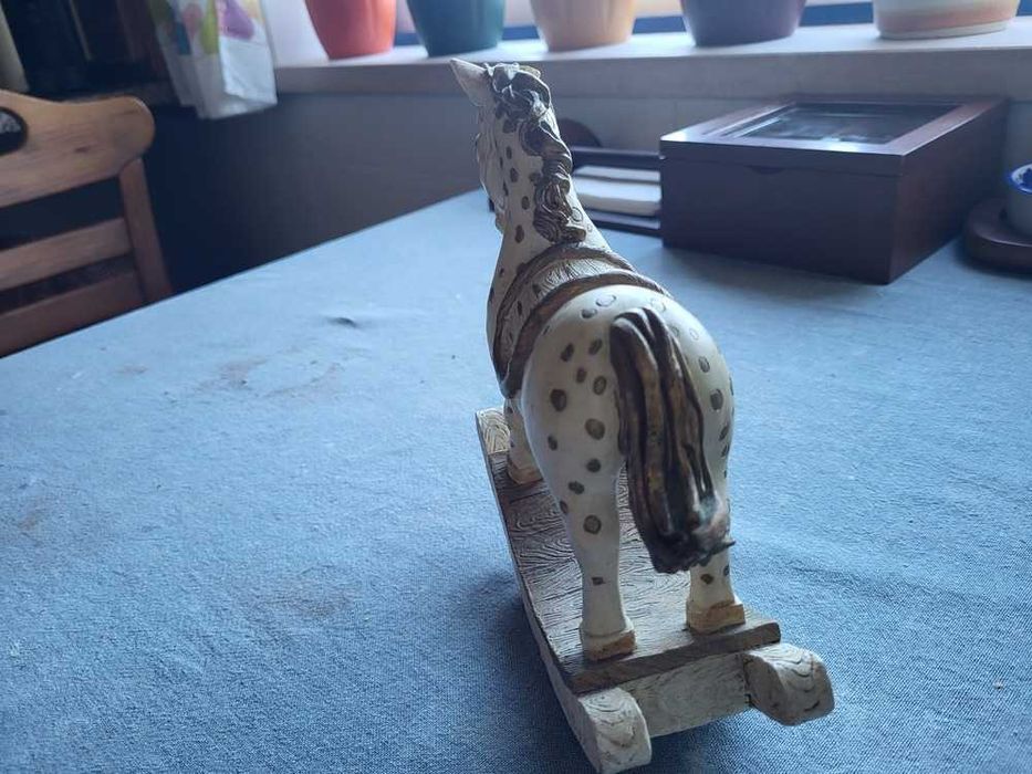 Cavalo de Baloiço em Cerâmica