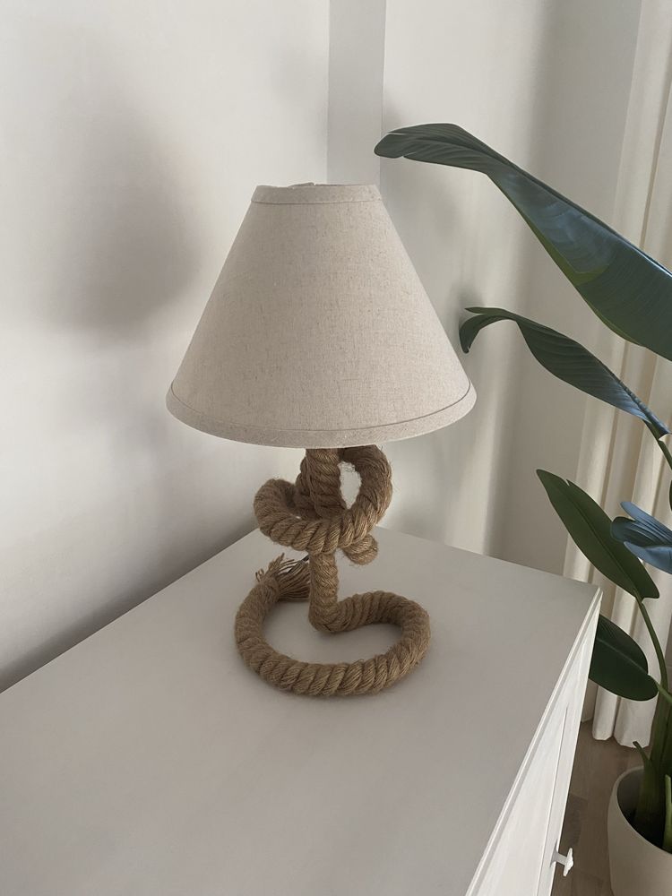 Candeeiro de mesa LED em linho