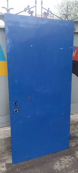 Металлические двери Б/у в хозблок гараж