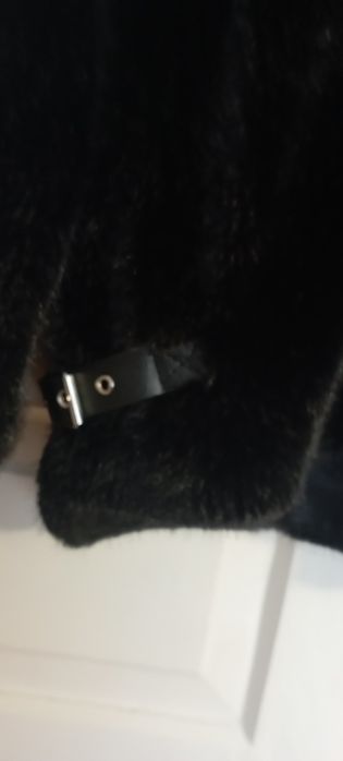 Суперова норкова шубка з екохутра чорного кольору.