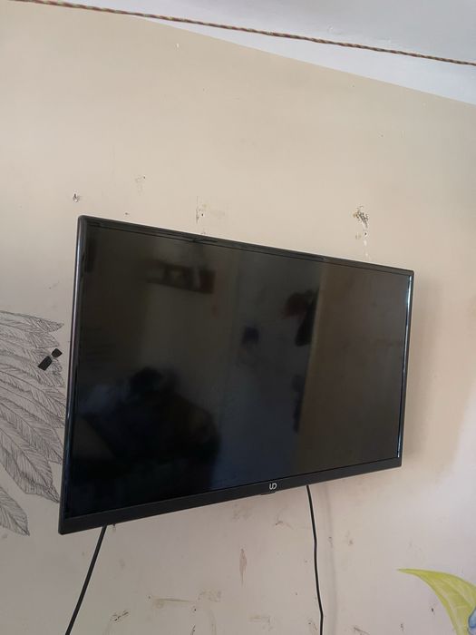 Продам телевізор UD 32W5210