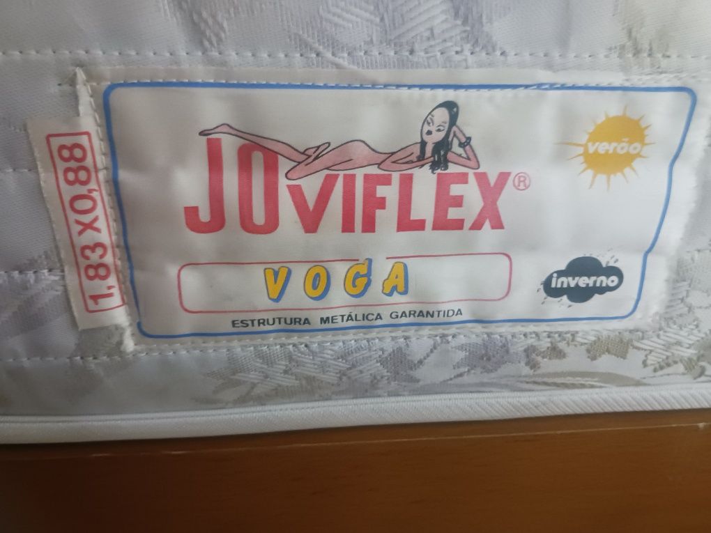 Vendo colchão de casal e estrado em bom estado ...medidas nas fotos do