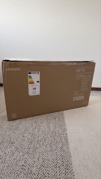 TV Samsung 32”  NOVA