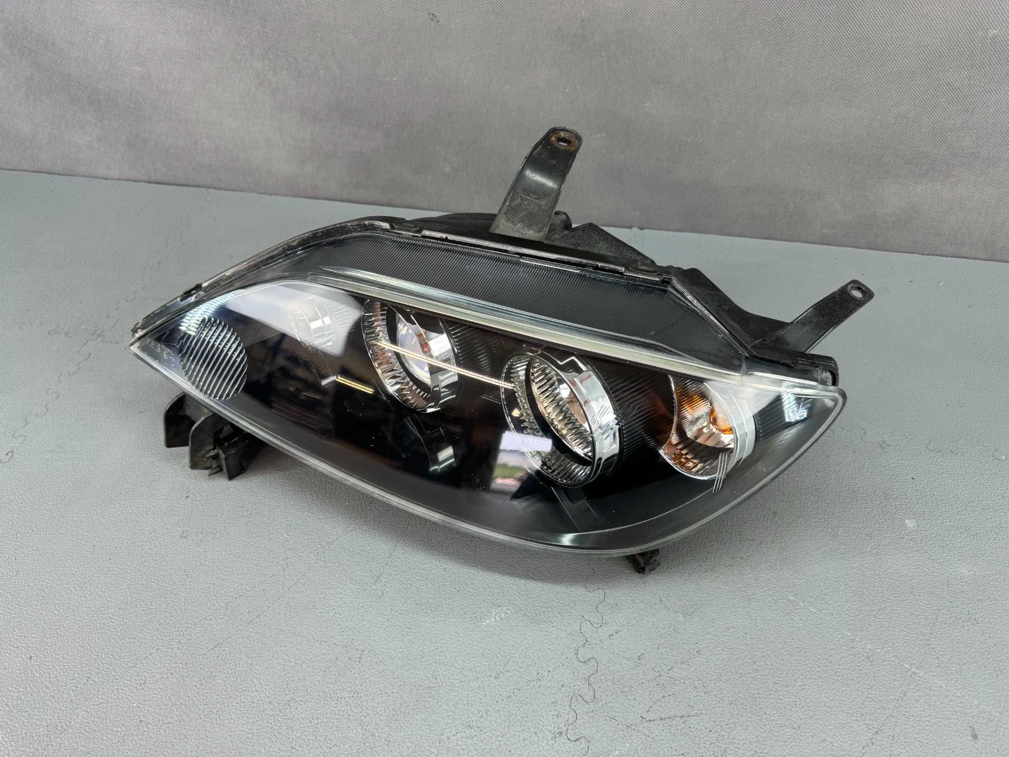 Mazda 2 DY Lift FL Lampa Przód Przednia Lewa Soczewka Europa IGŁA