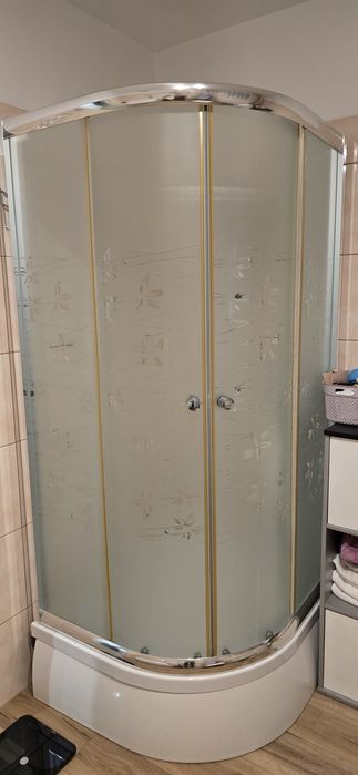 Kabina prysznicowa z brodzikiem i panelem