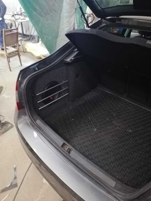 Subwoofer Skoda Octavia III