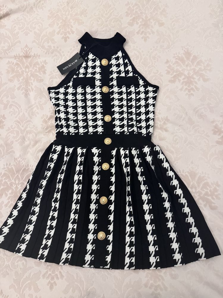 Продам платье Balmain новое, черно-белое, плиссированное