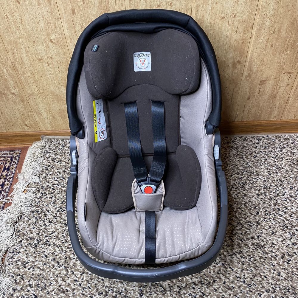 Коляска Peg Perego + Автокресло Peg-еPerego Primo Viaggio SL + база