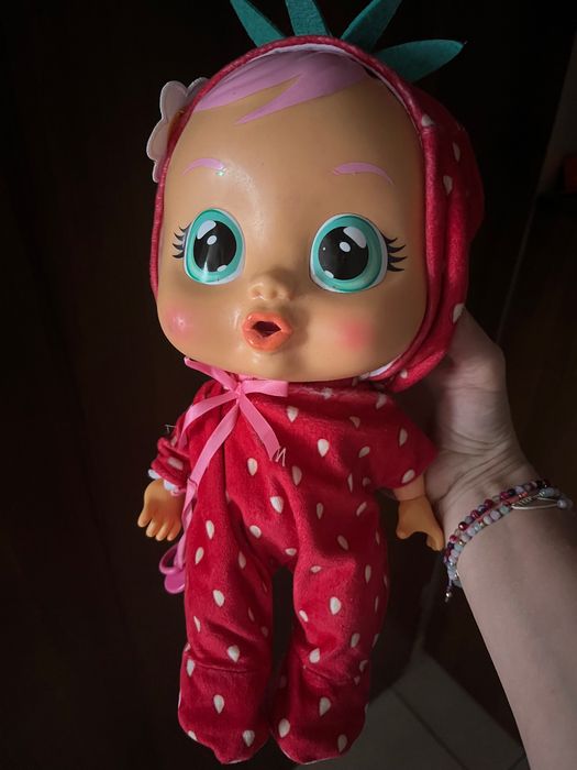 Lalka CRY BABIES truskawka