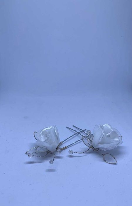 artystyczna wsuwka ślubna ręcznie wykonana róża listki kryształy koka