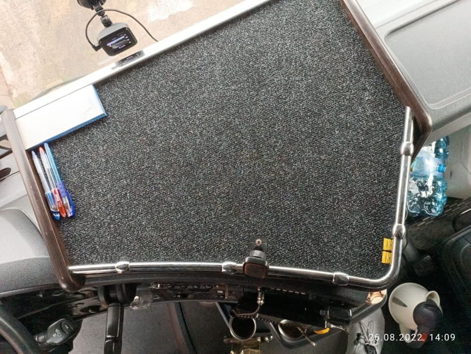 Поличка на торпеду Scania R