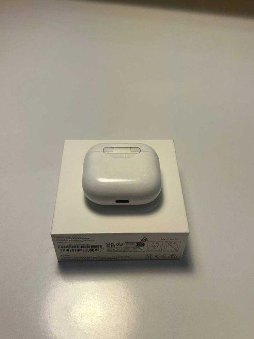 Бездротові навушники Apple AirPods 4 (MXP63)