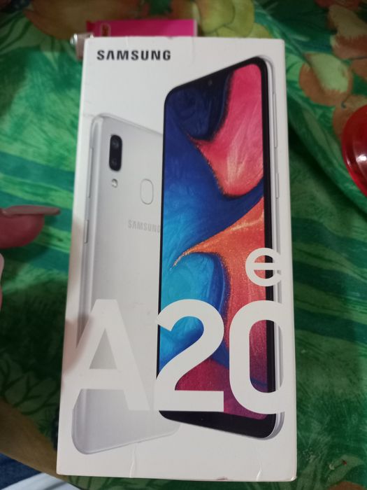 Samsung A20e em bom estado
