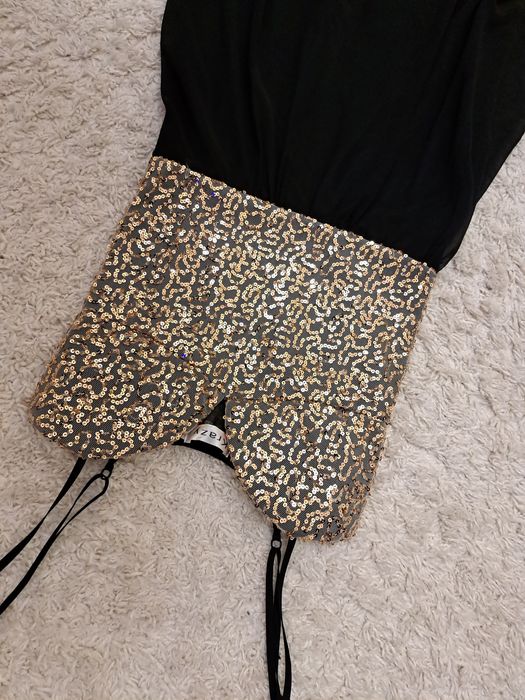 Вечірнє плаття з паєтками